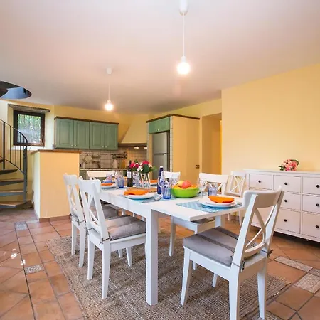Sleeps 10 Pool