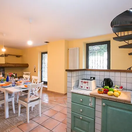 Vakantiehuis Sleeps 10 Pool